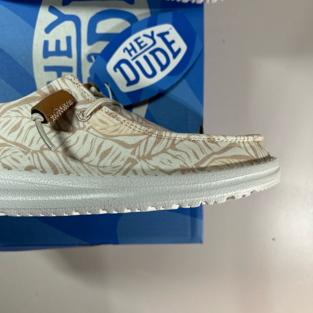 Hey Dude Wendy Light Pink Tropical Womens Sz 5  Slip On Shoes Brand New In Box - Picture 2 of 13